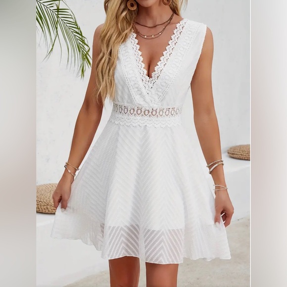 Contrast Lace Plunging V-Neck Summer Dress - Picture 2 of 5